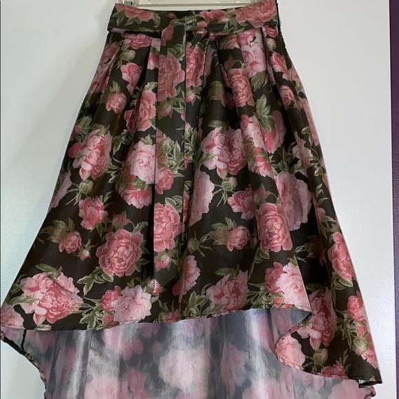 Skirt - Picture 2 of 3